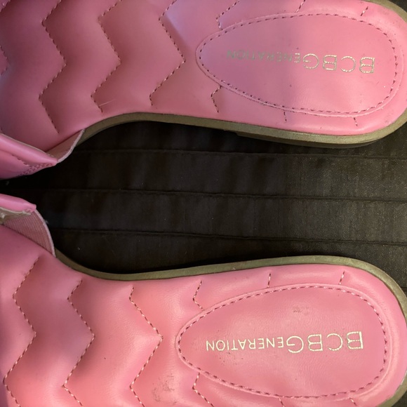 These BCBG Generation flip flops are hot pink.  NEW without tags  Never worn. - Picture 10 of 10